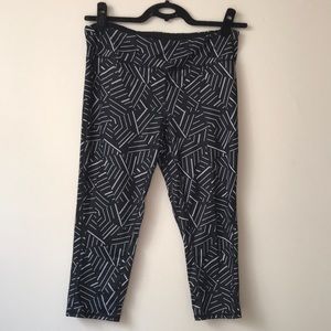 Gap Body Patterned Capri Leggings